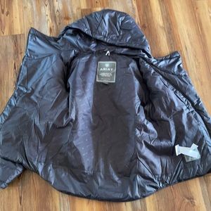 ARIAT side zip winter coat with hood.